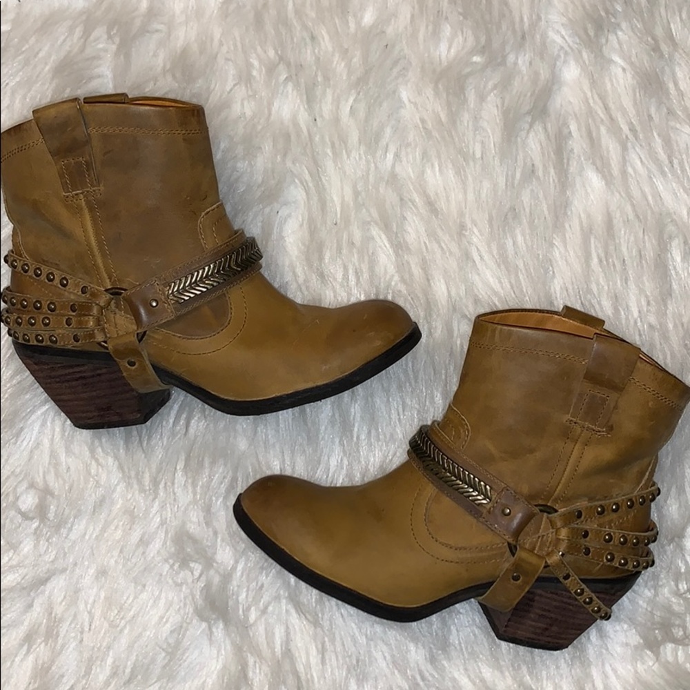 GB Gianni Bini strappy ankle boots. Item #3100 - Picture 2 of 5